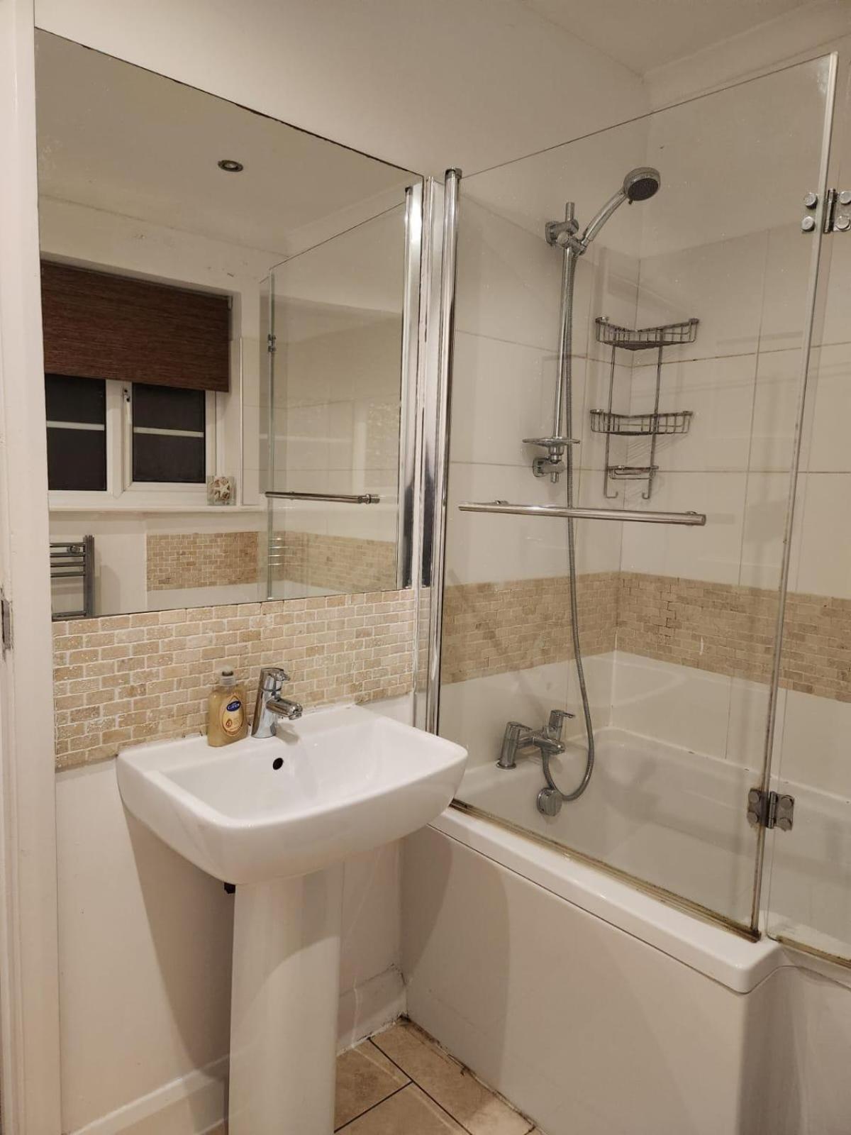 D Elmdon Homestay Shared 4 Bedrooms Birmingham Exterior foto